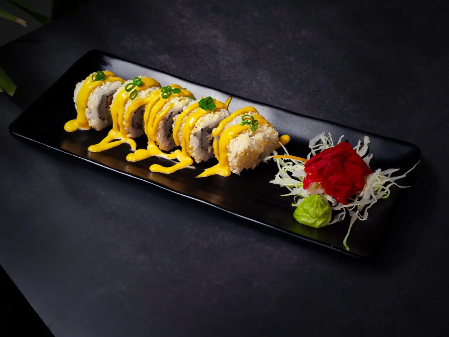 كرانشي سوشي سبايسي سالمون رول