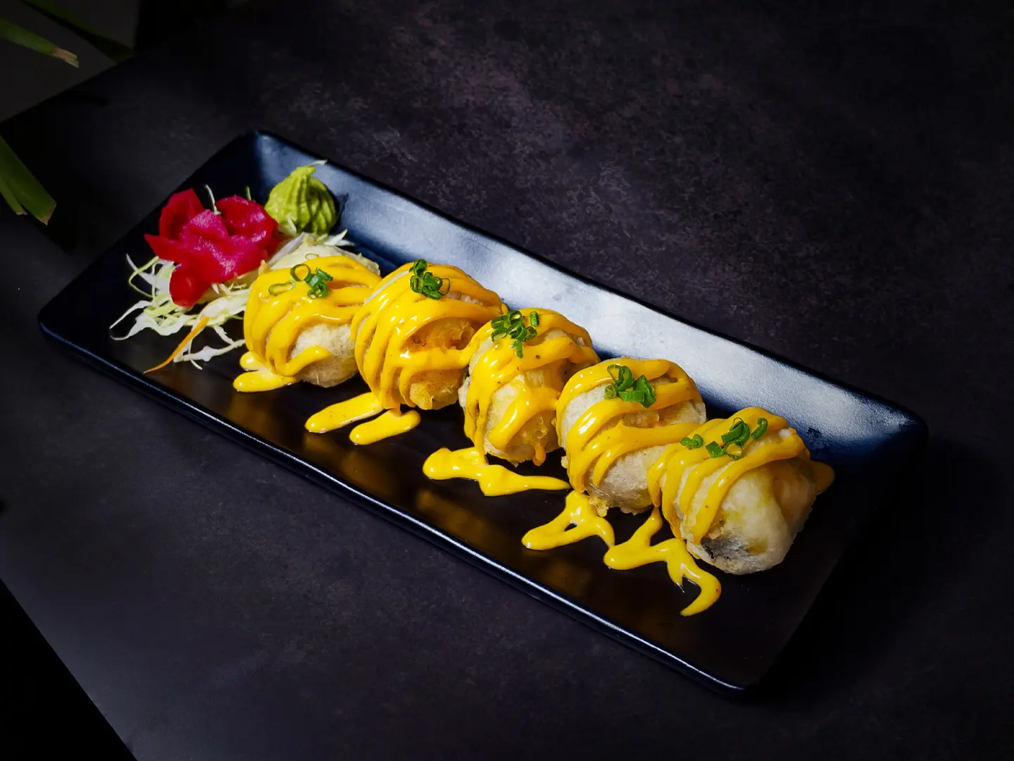 كريسبي سوشي سبايسي سالمون رول