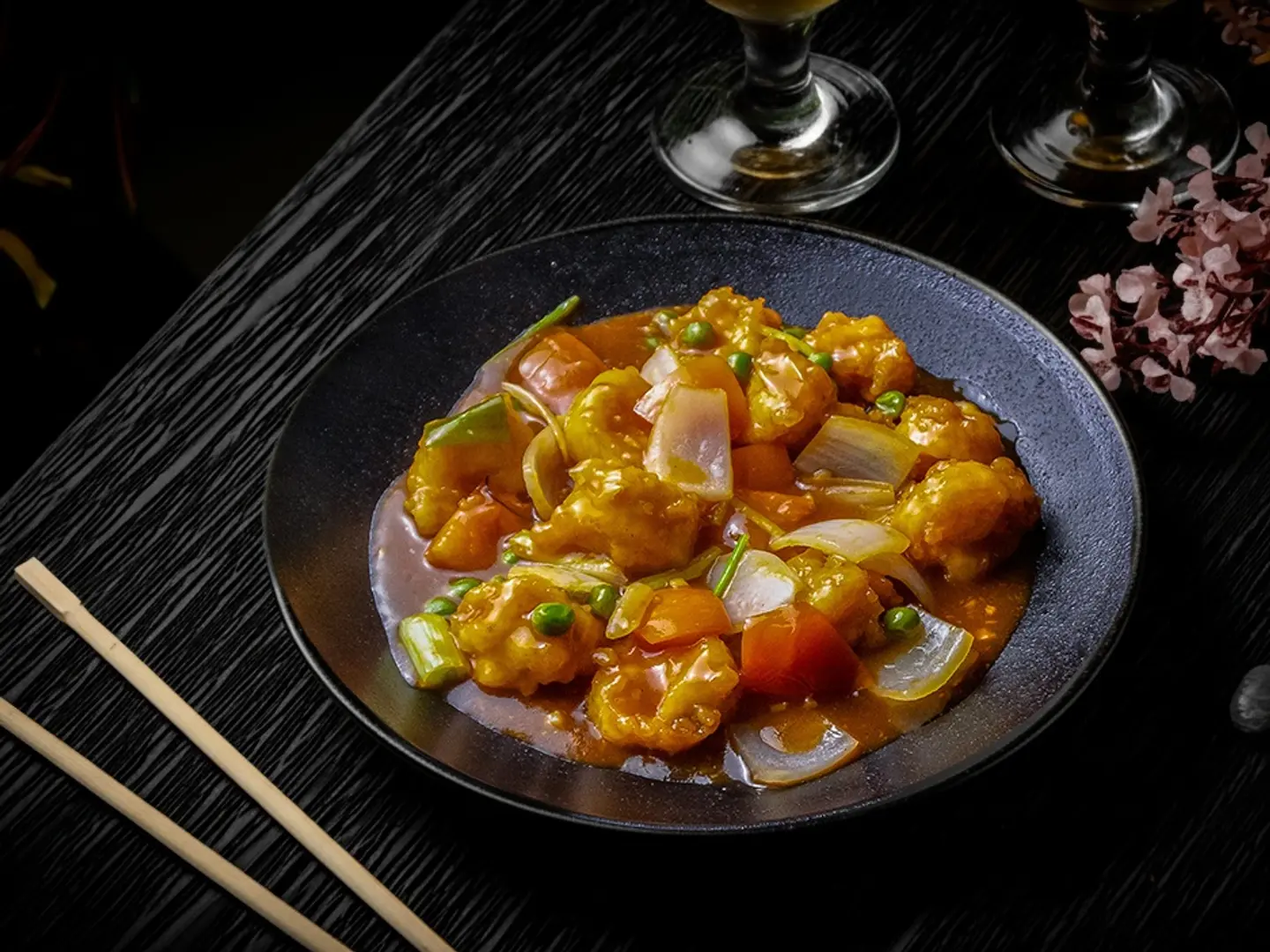 جمبري مع صوص الطماطم