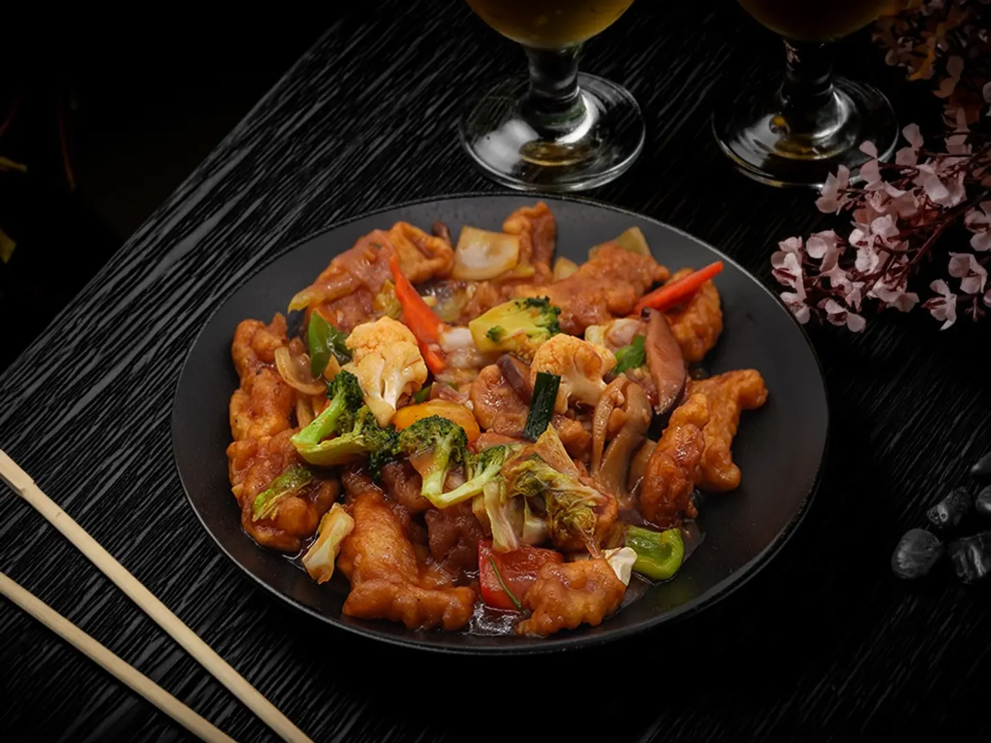 سمك مع الصوص البني