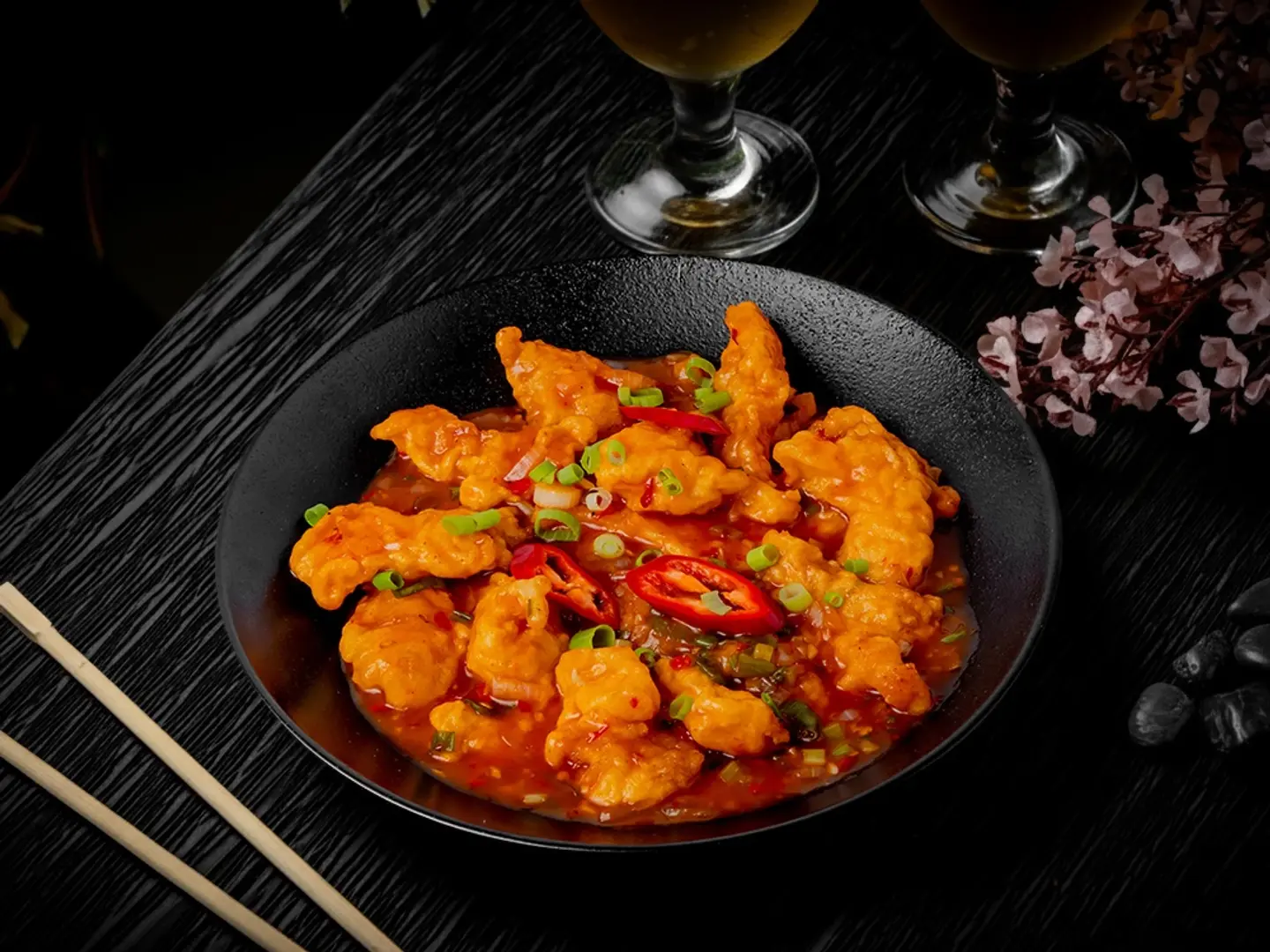 سمك بصلصة حارة حمراء