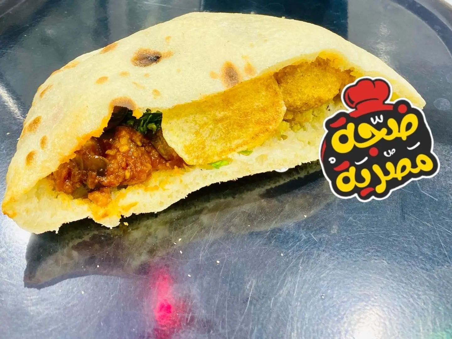 ساندوتش طعمية مشكل مع مسقعة