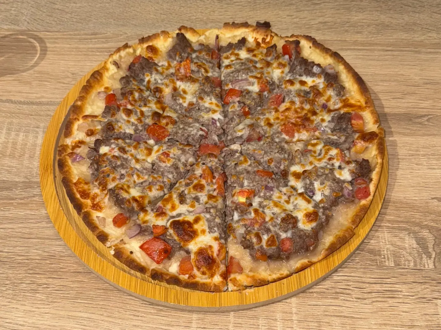 بيتزا لحم - وسط