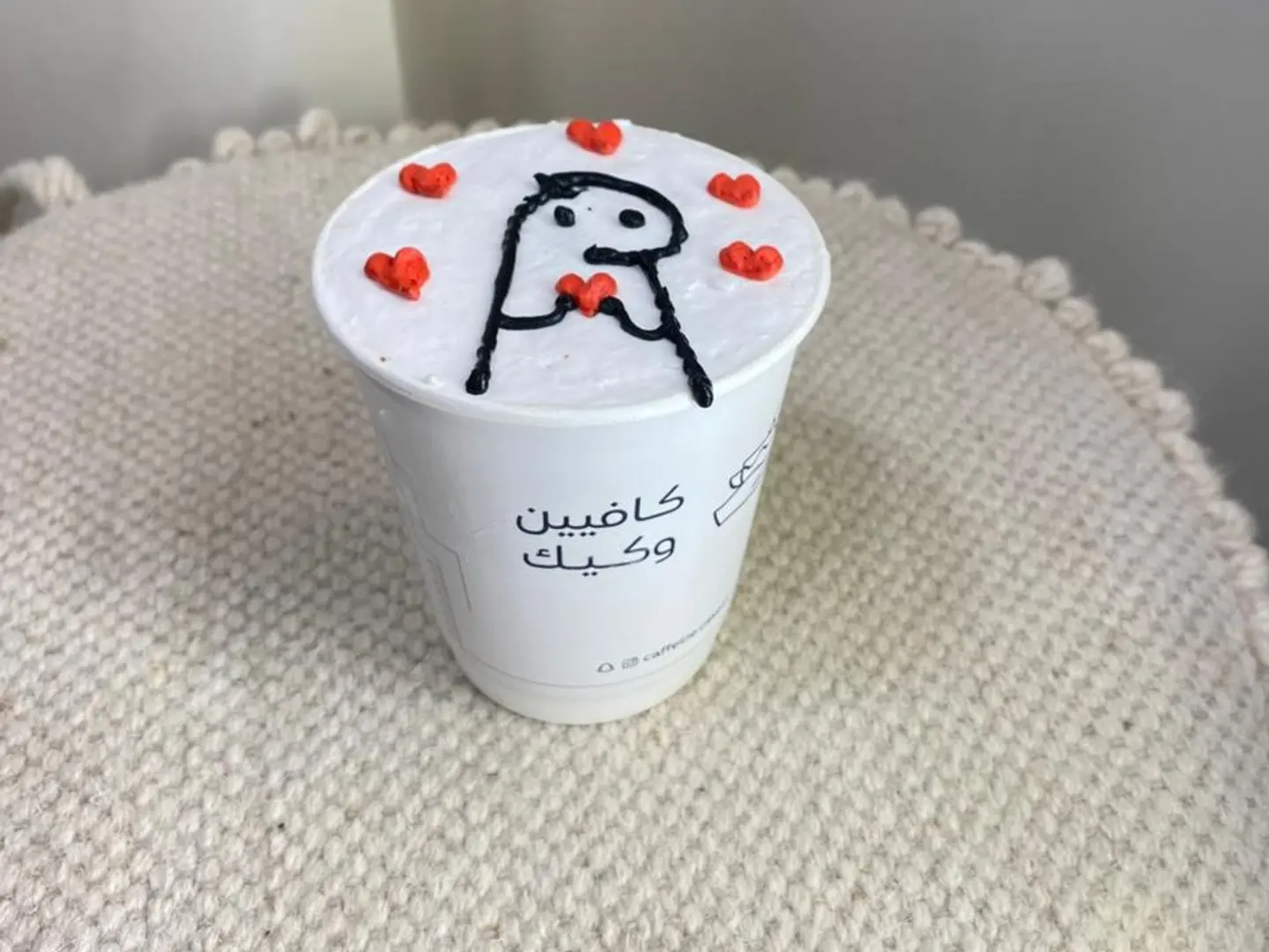 كيك الكوب مع رسمة