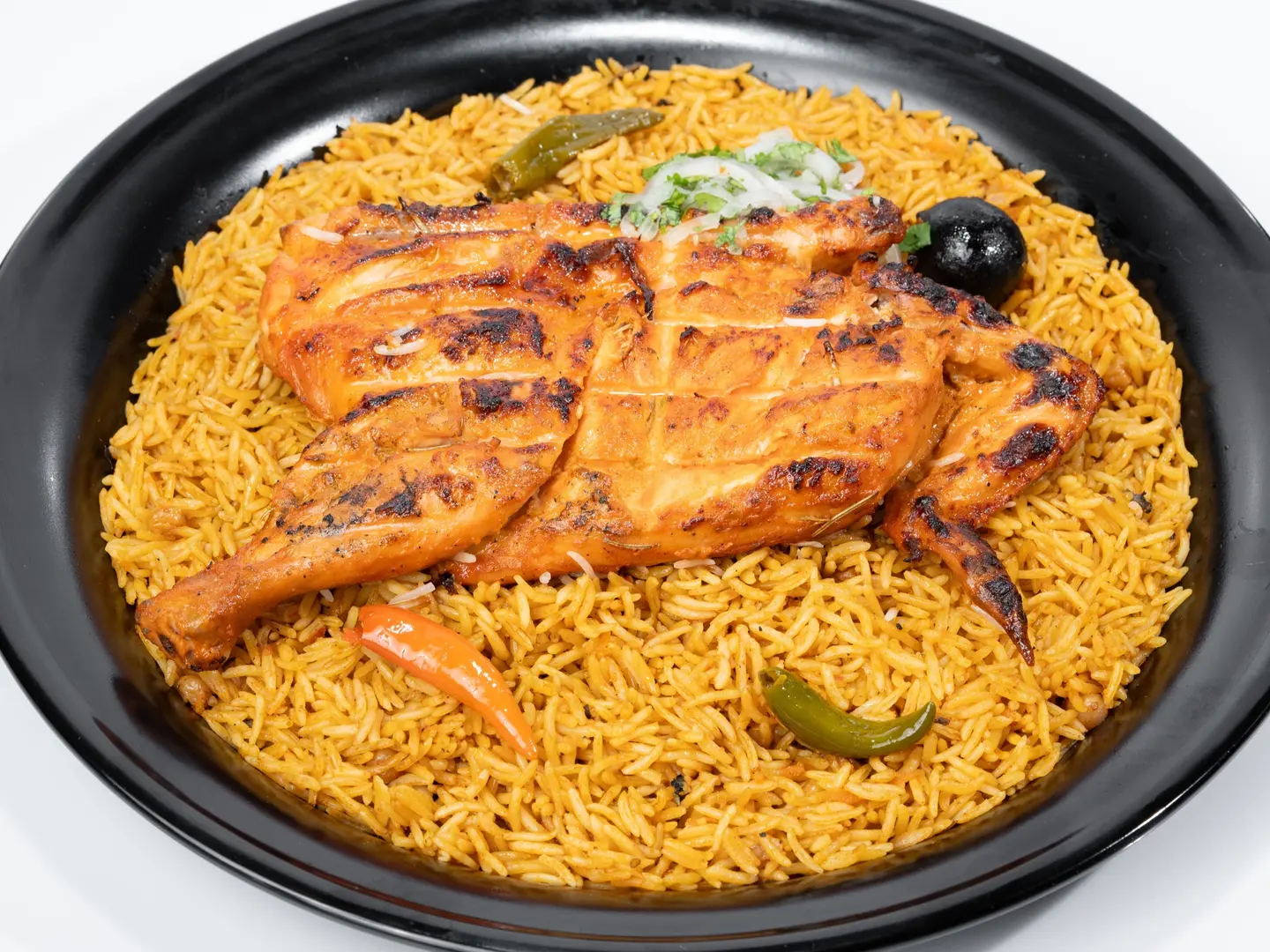 نص دجاج مضبي مع ارز بخاري