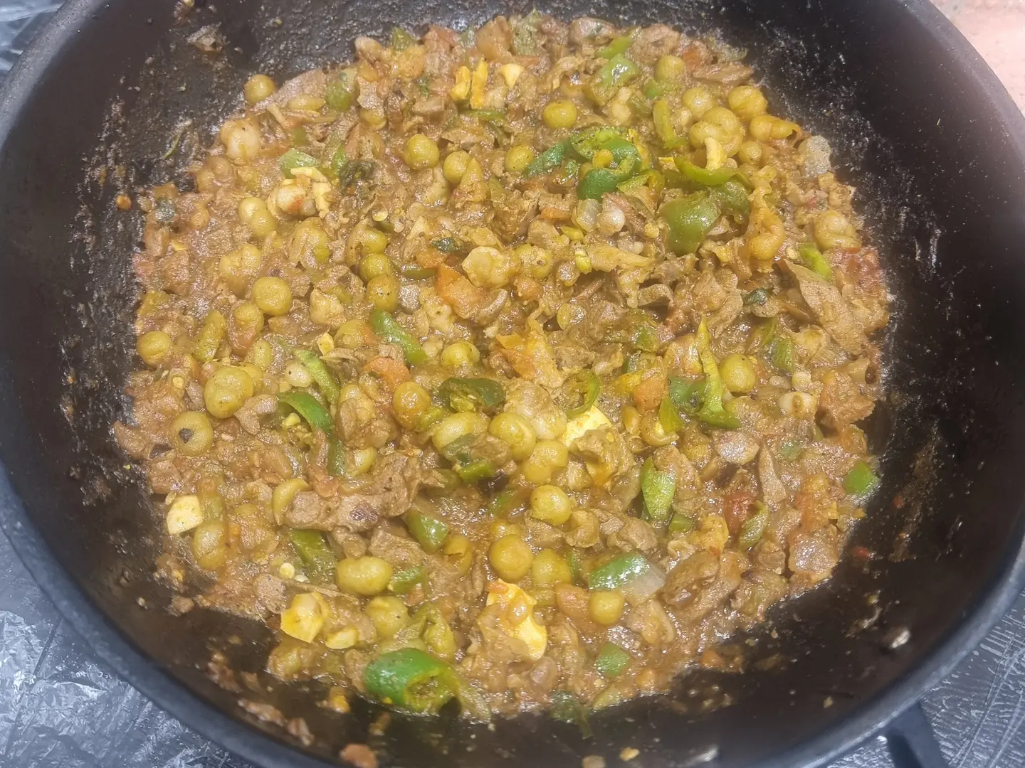 بازلاء مع البيض