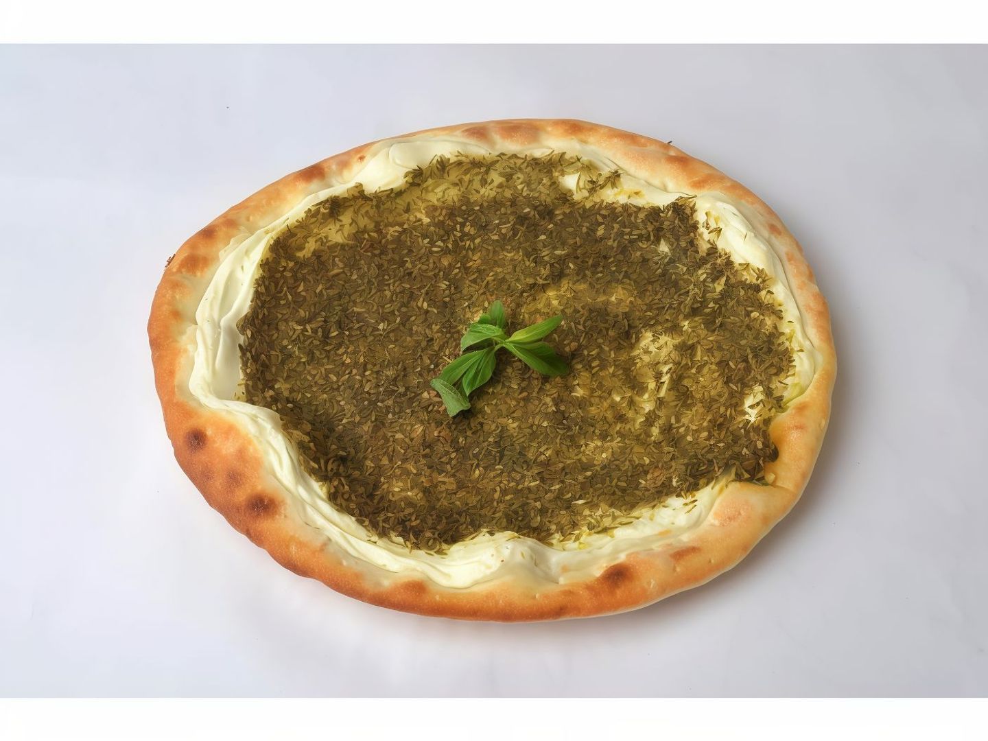 فطيرة لبنة مع الزعتر