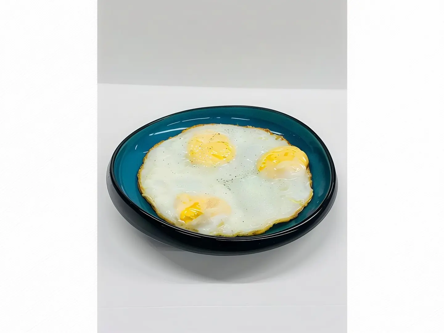 بيض عيون