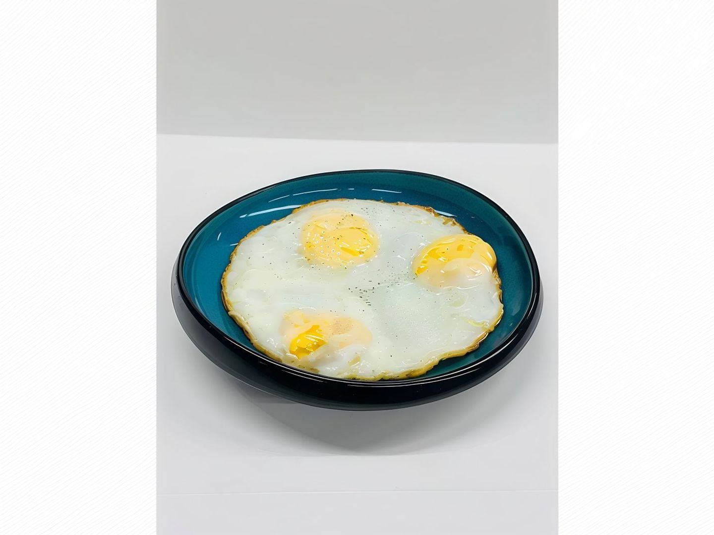 بيض عيون