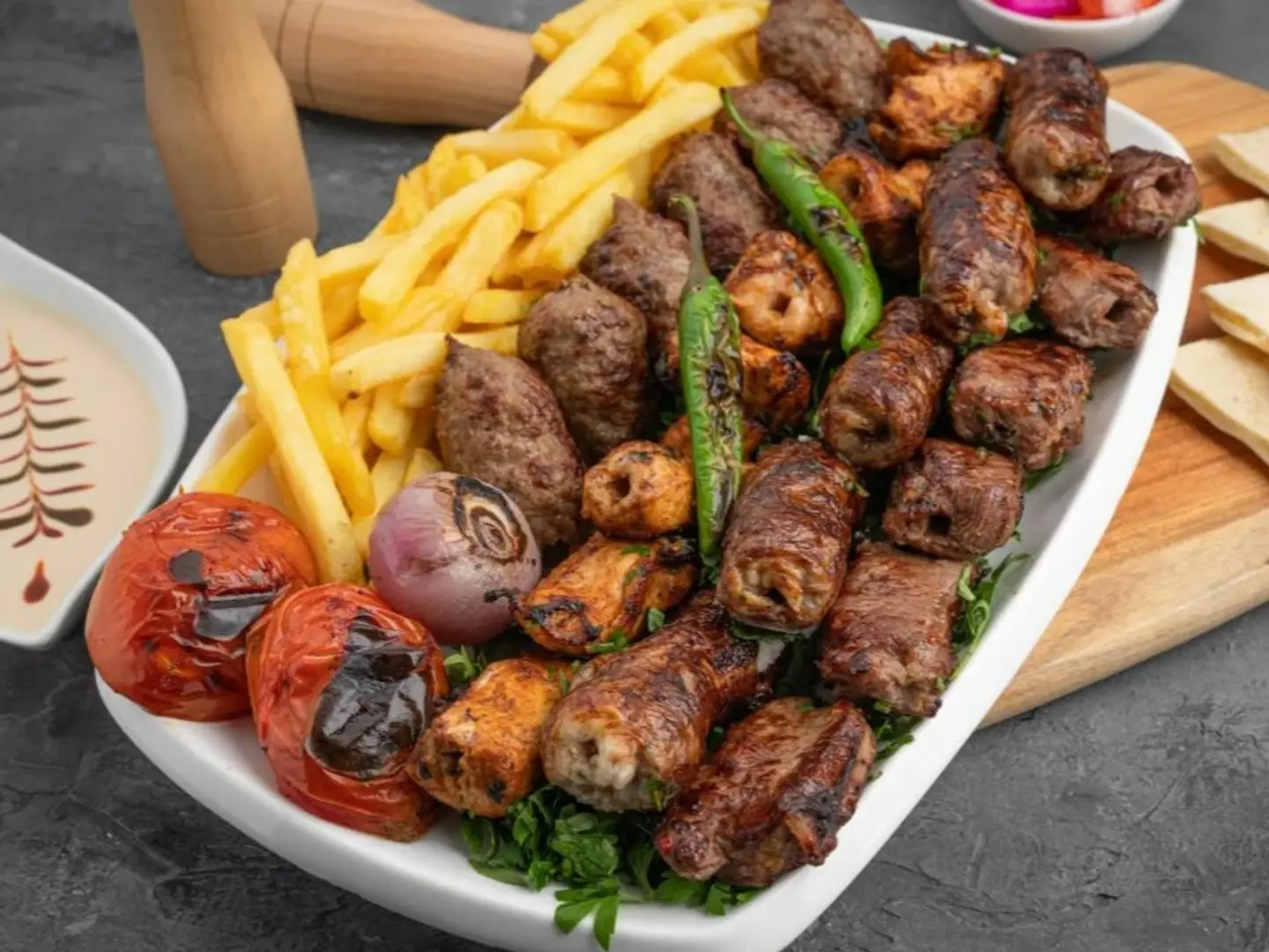 نص مشكل (كباب - شيش- طرب)خبز - سلطة