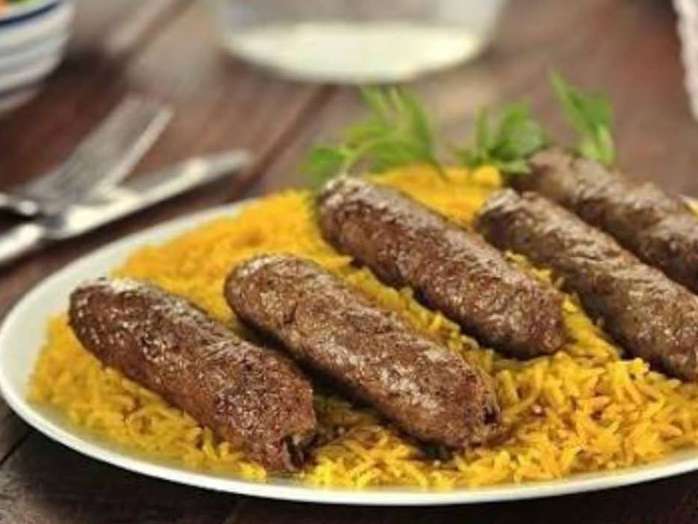 ربع كفتة 3 اسياخ - خبز - سلطة -طحينة