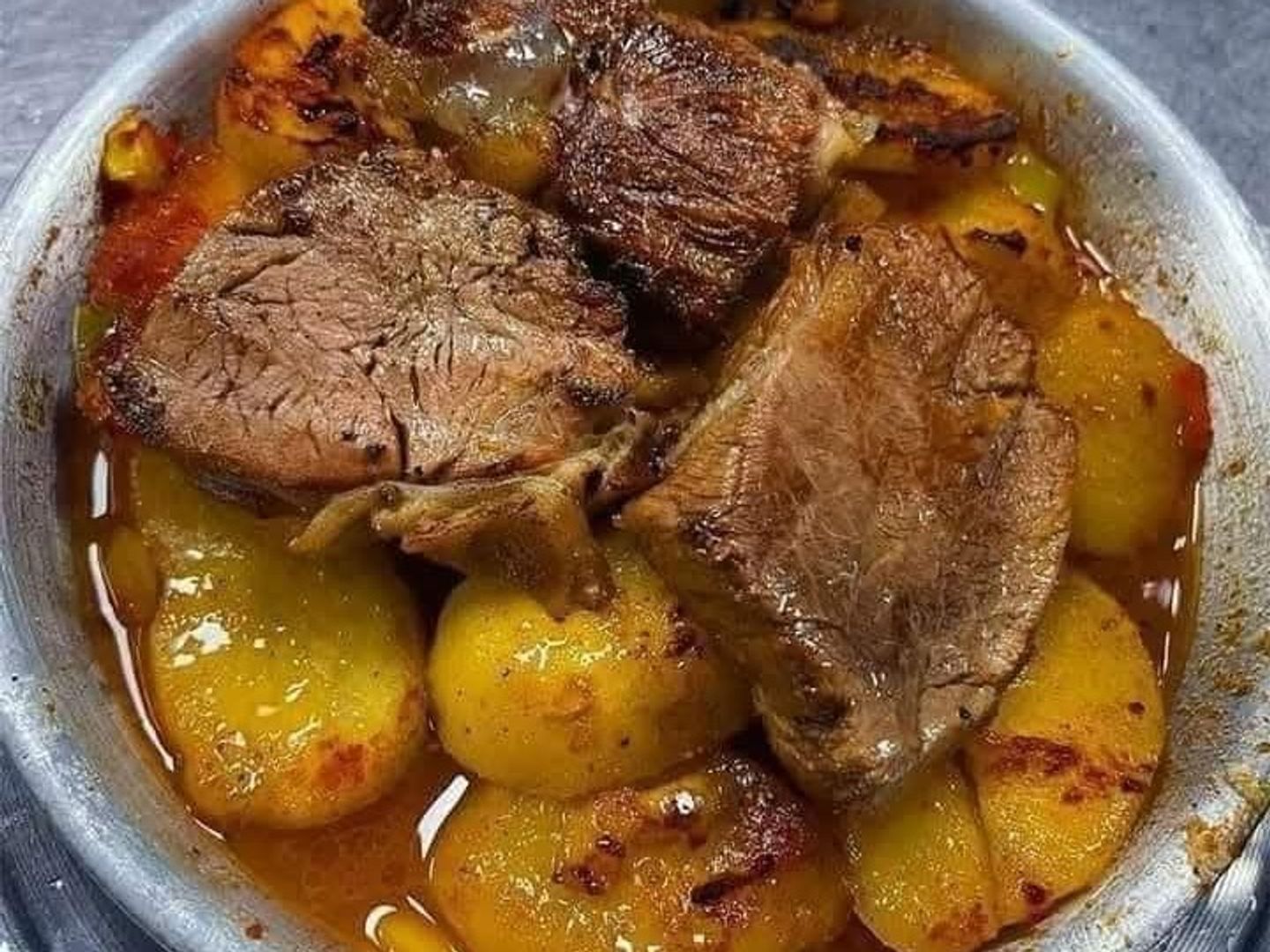 طاجن بطاطس باللحمة- ارز شعرية - سلطة