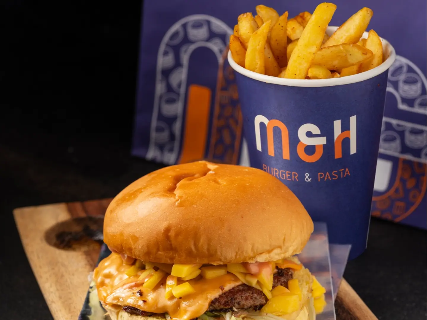 برجر لحم مانجو مع بطاطس