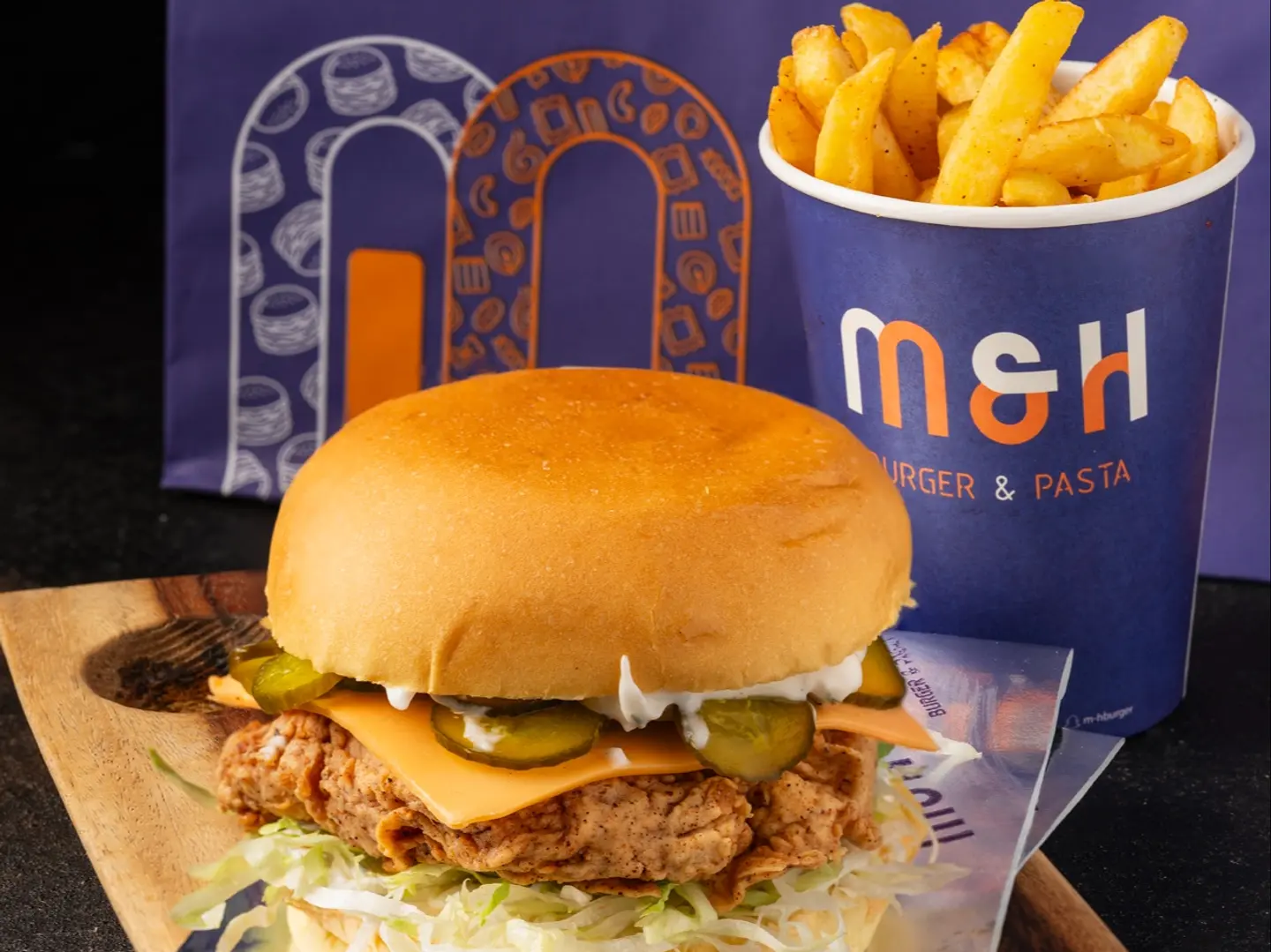 برجر دجاج كلاسيك مع بطاطس