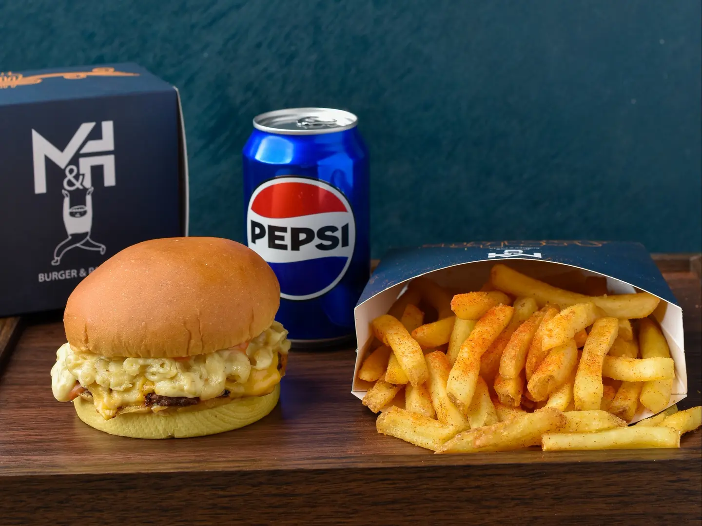 Mac And Cheese Beef Burger With Fries