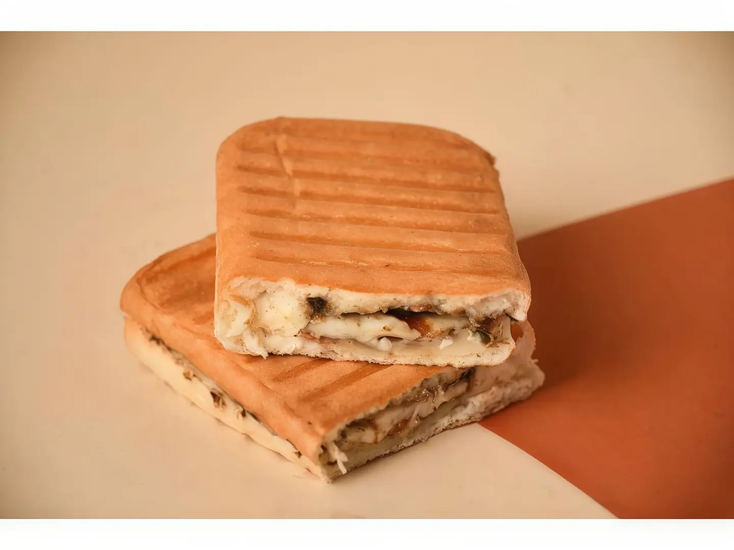 ساندوتش جبنة حلومي