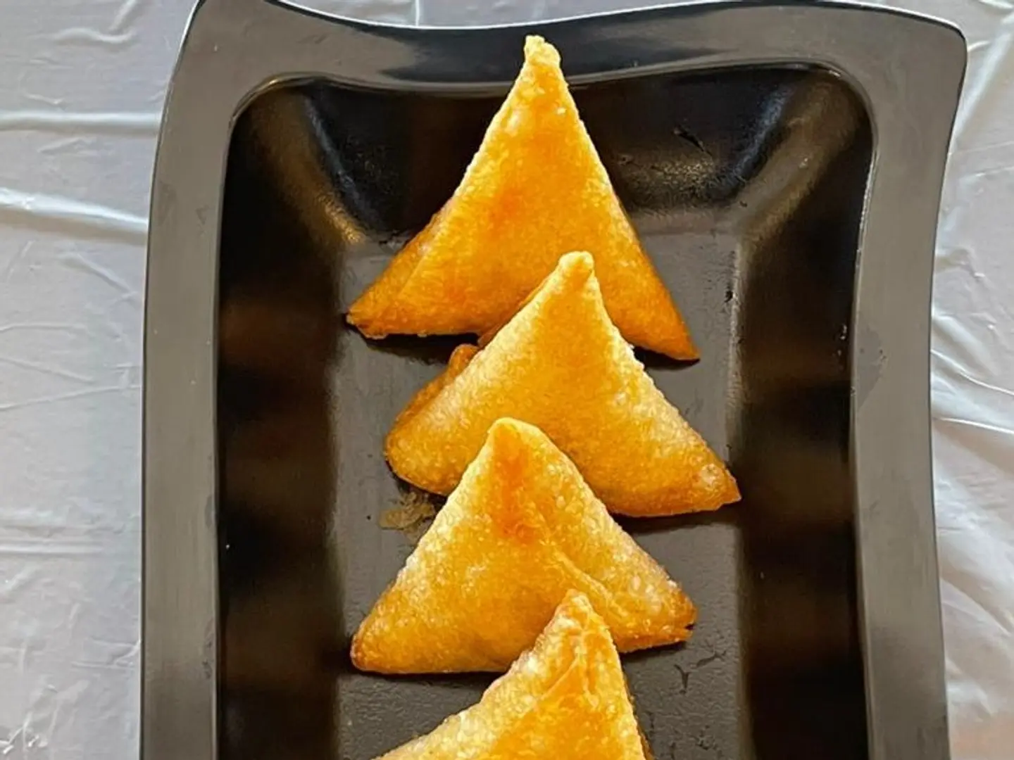 قطعة سمبوسة لحم