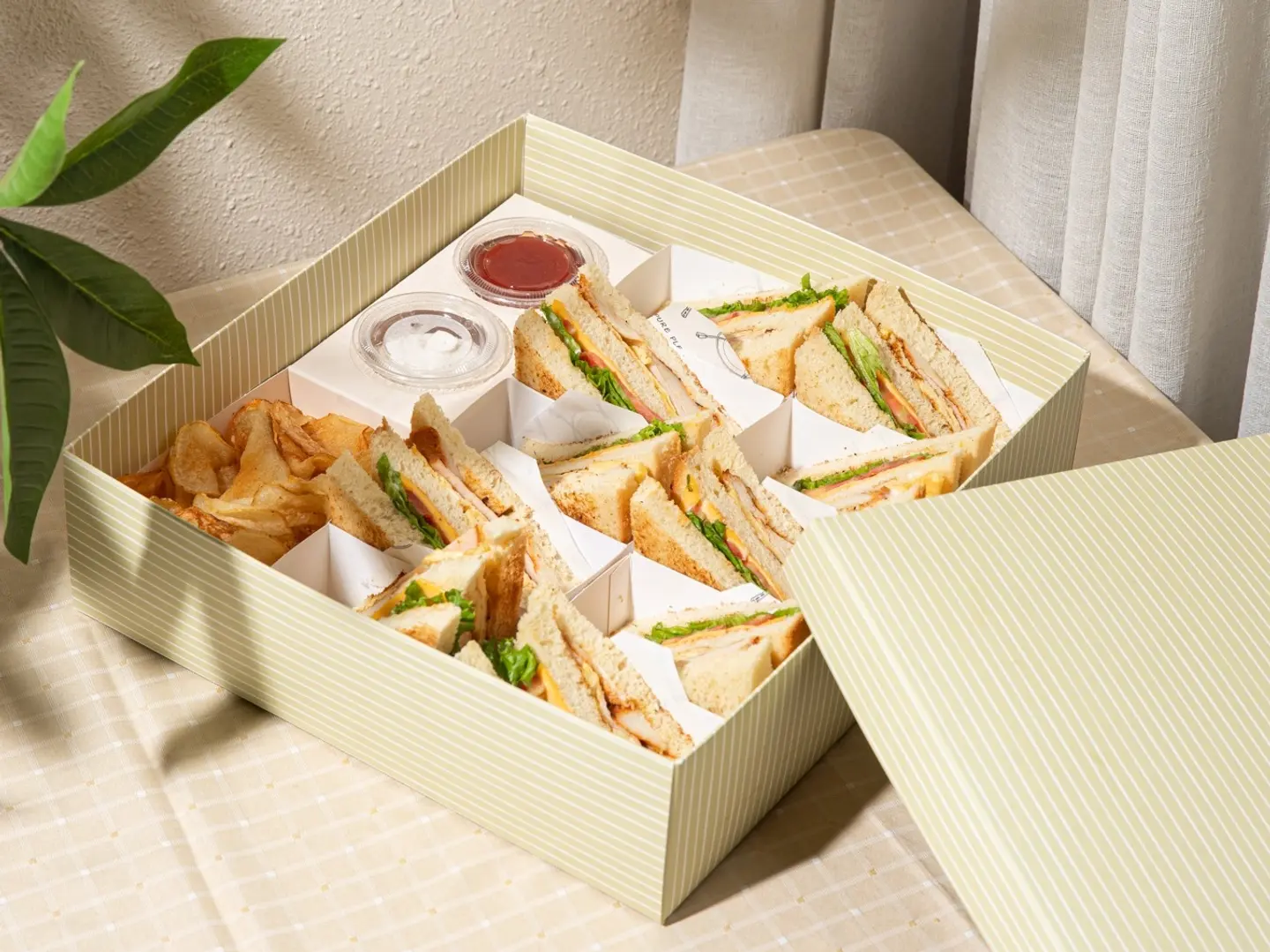 Mini Club Sandwich Gathering Box  10 Pcs
