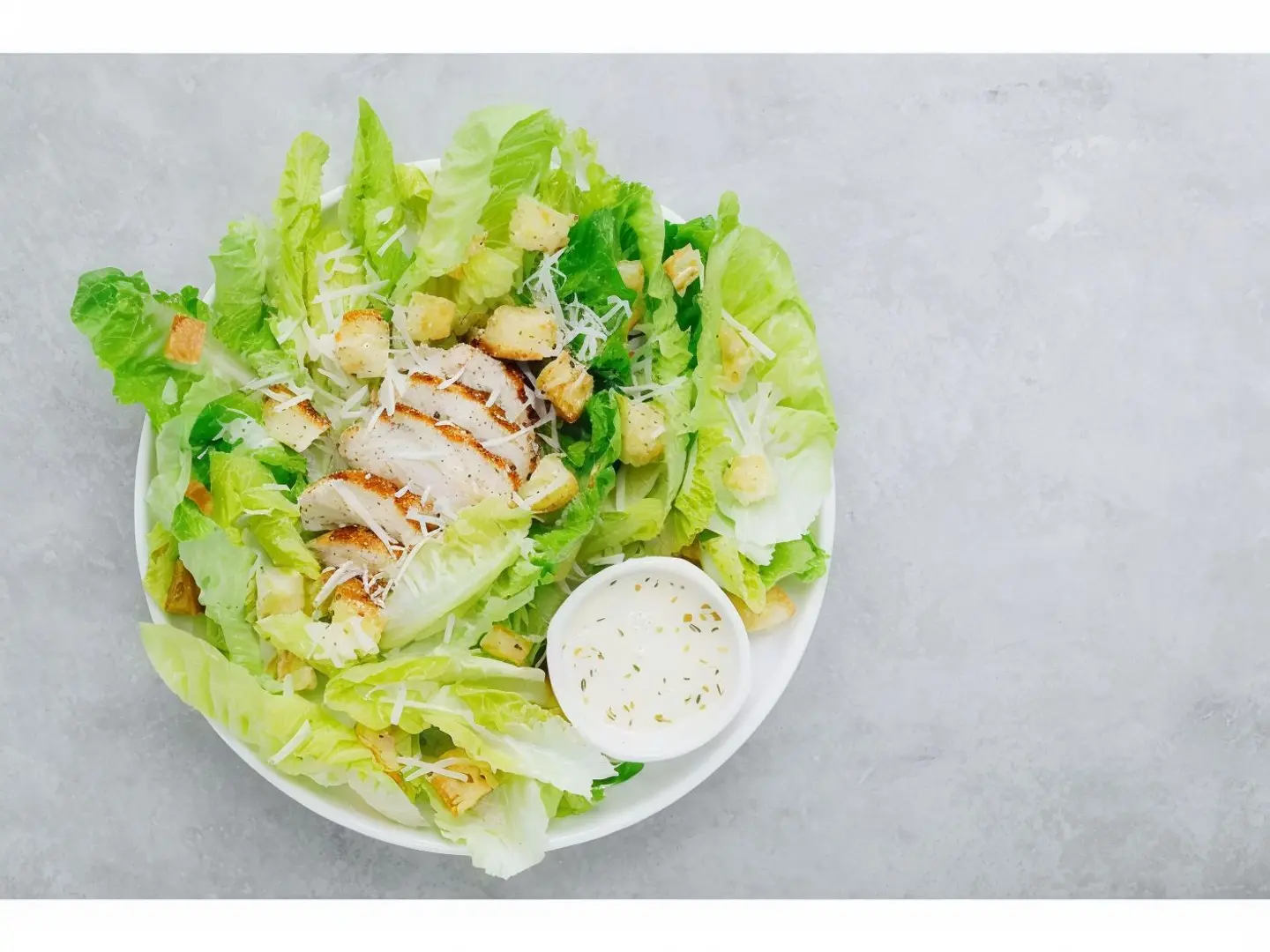 سلطة سيزر بالدجاج