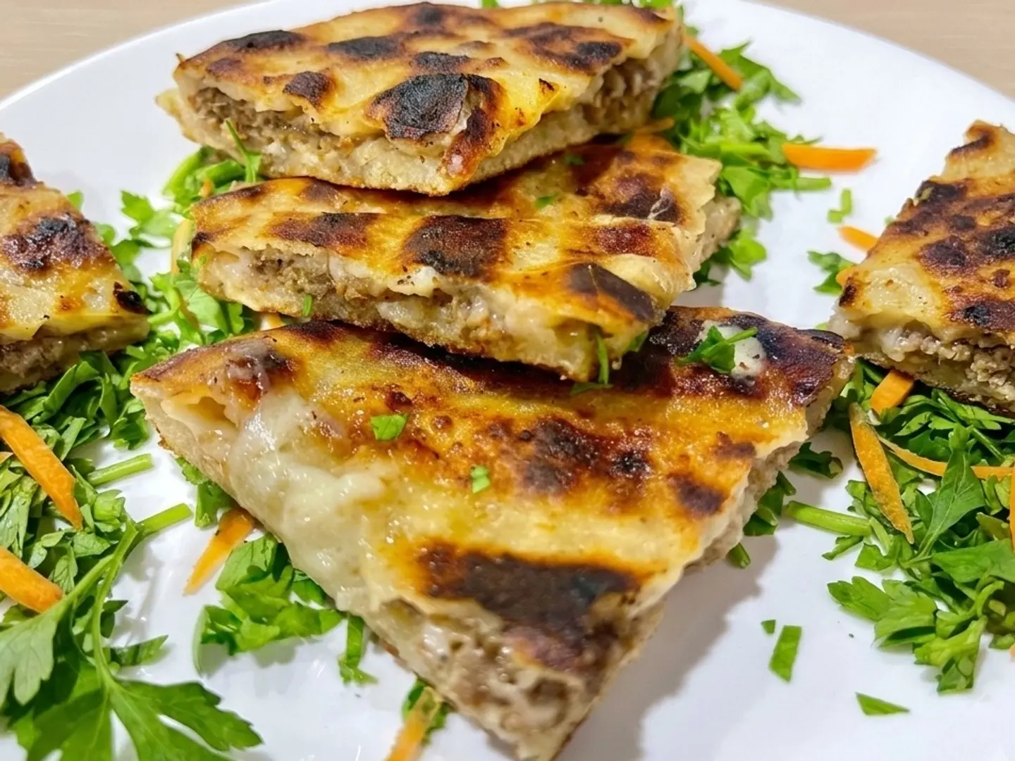 حواووشي لحمة و جبنة