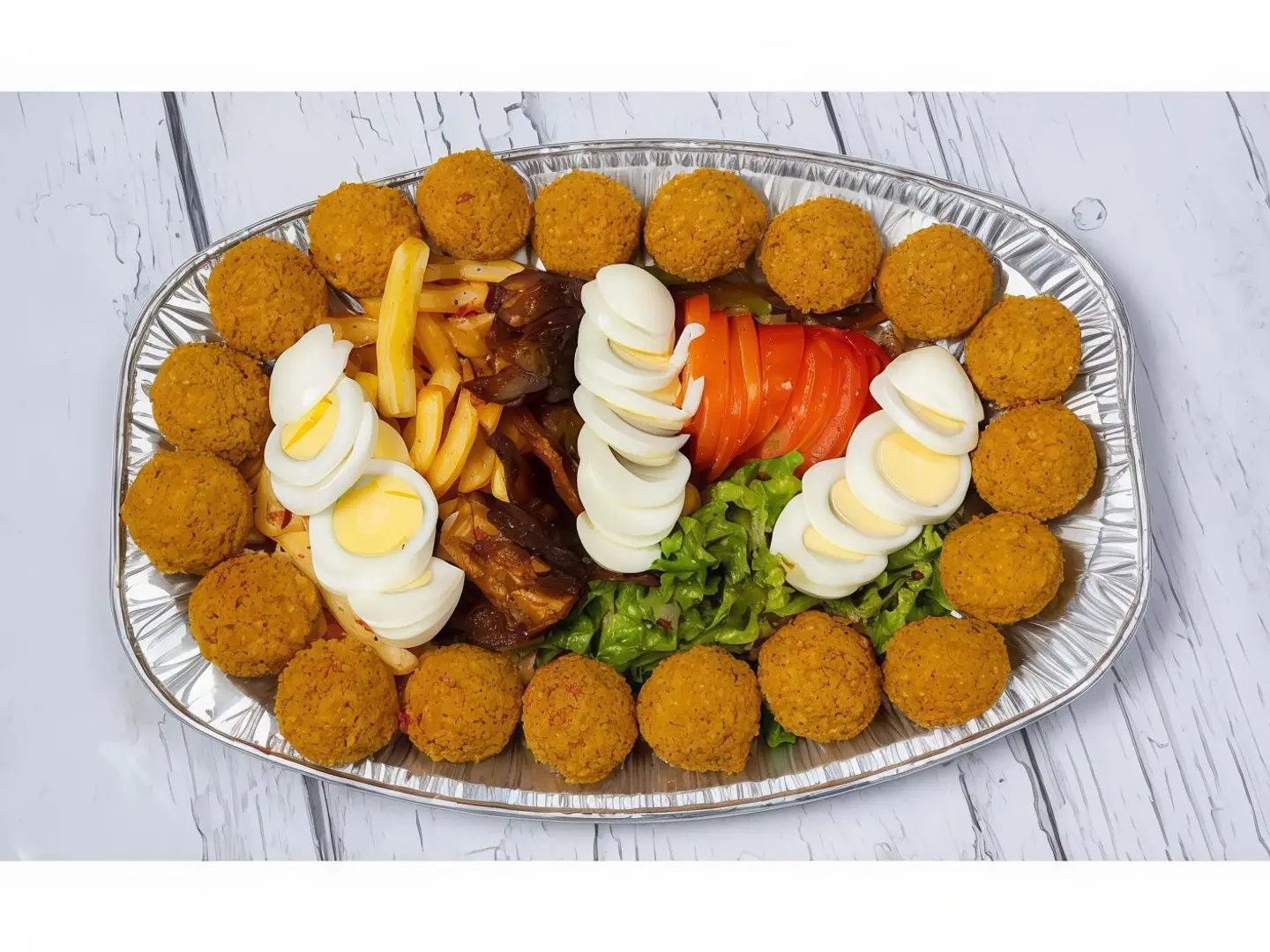 صحن فلافل مشكل مع بيض