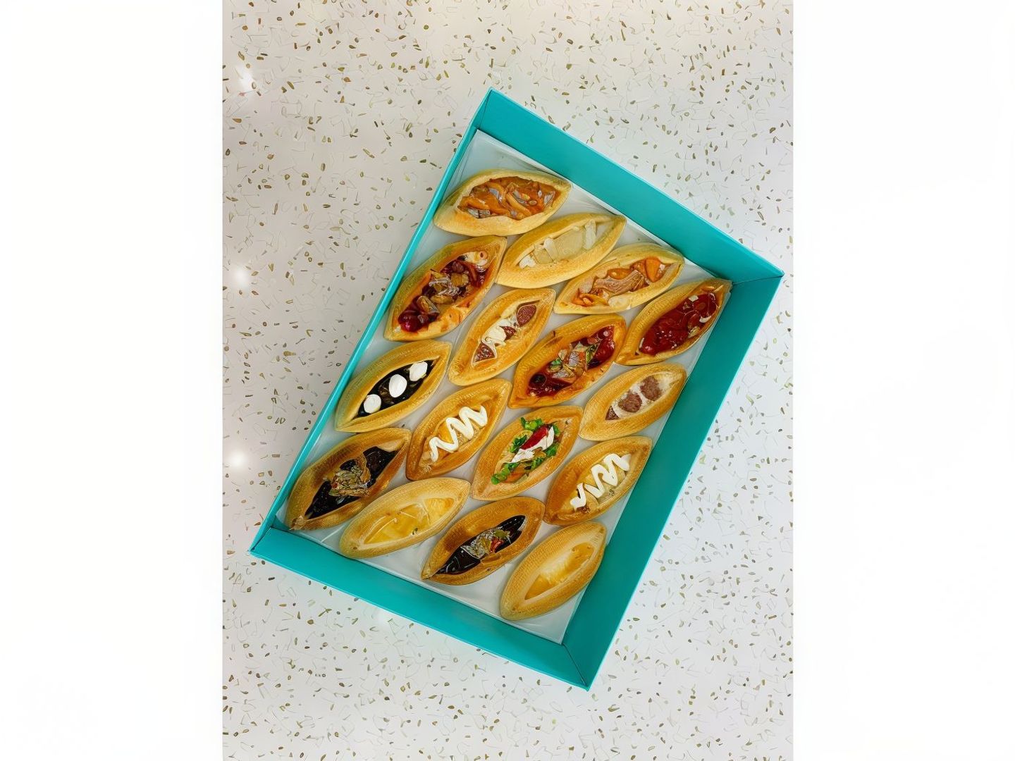 Mini Manakish Box 16 Pieces