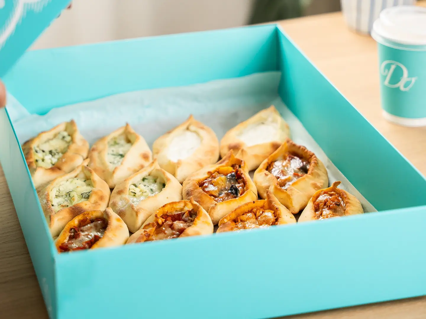 Mini Manakish Box 16 Pieces