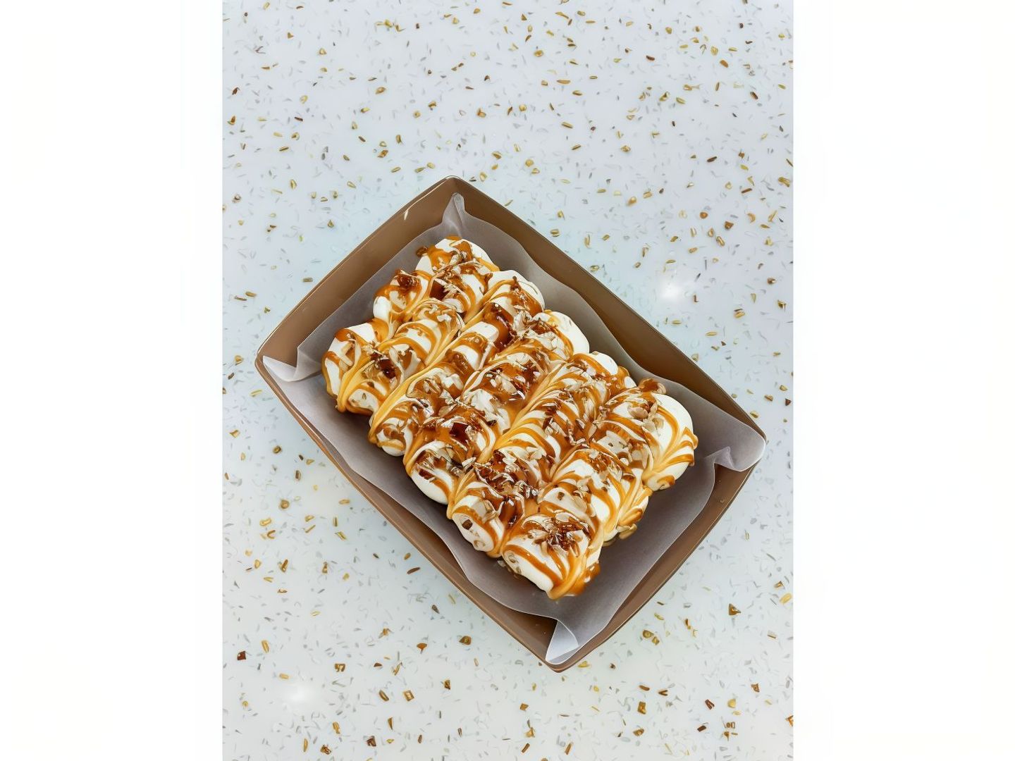 Mini Cinnamon Rolls With Cheese Toffee Sauce 15 Pieces