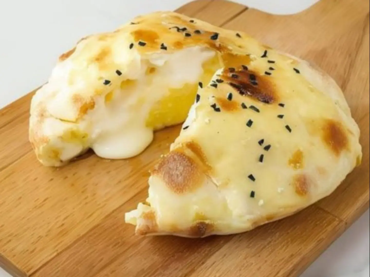 مدور الاجبان الثلاثة