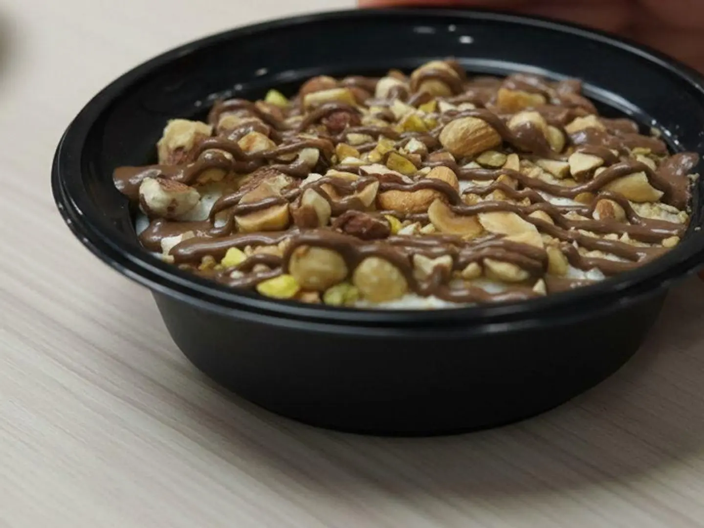 رز بلبن مكسرات مع صوص نوتيلا