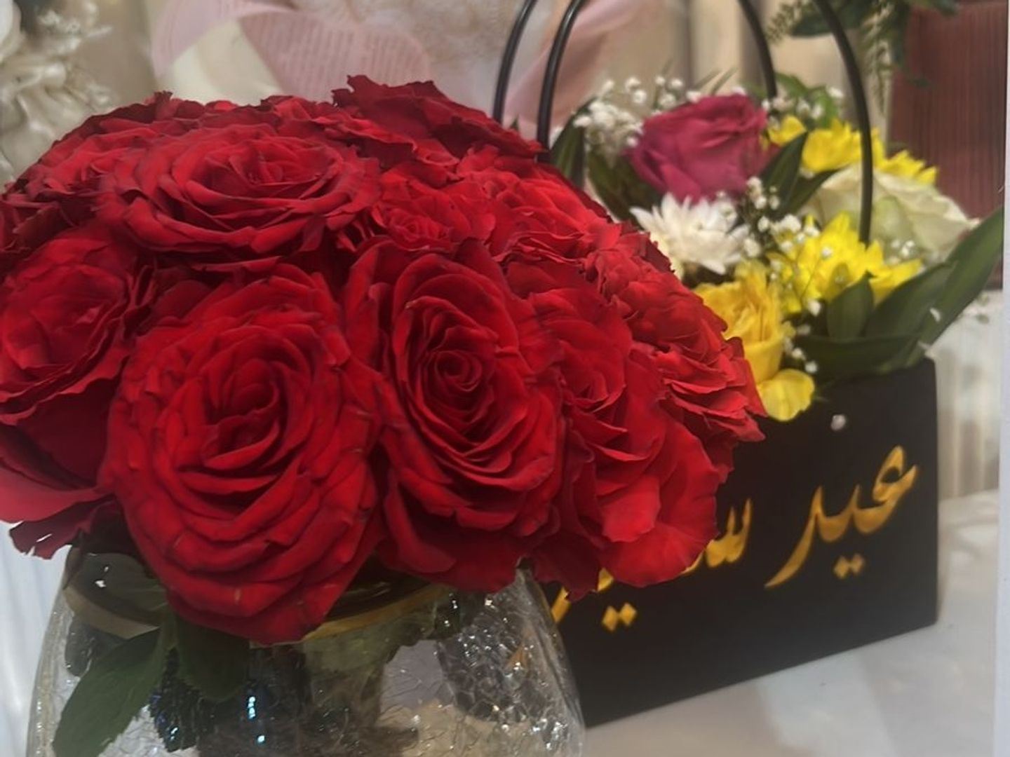 باقة عيد سعيد مع فازة ركنية