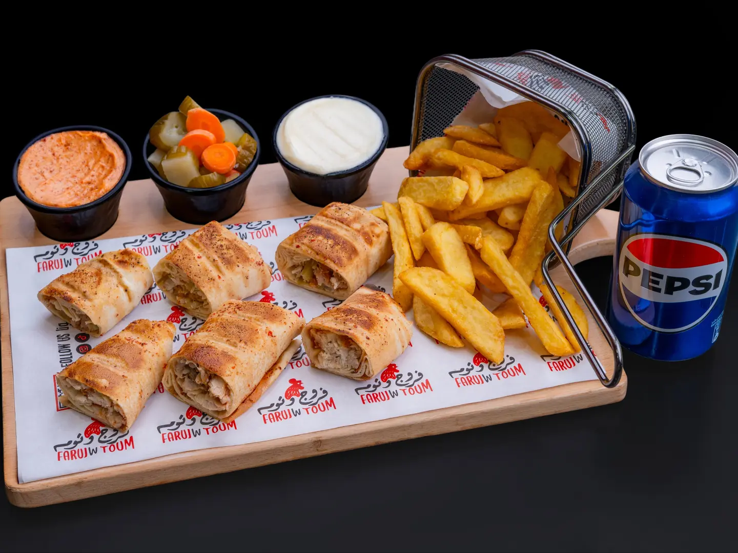 وجبة ساندوتش دجاج لبناني