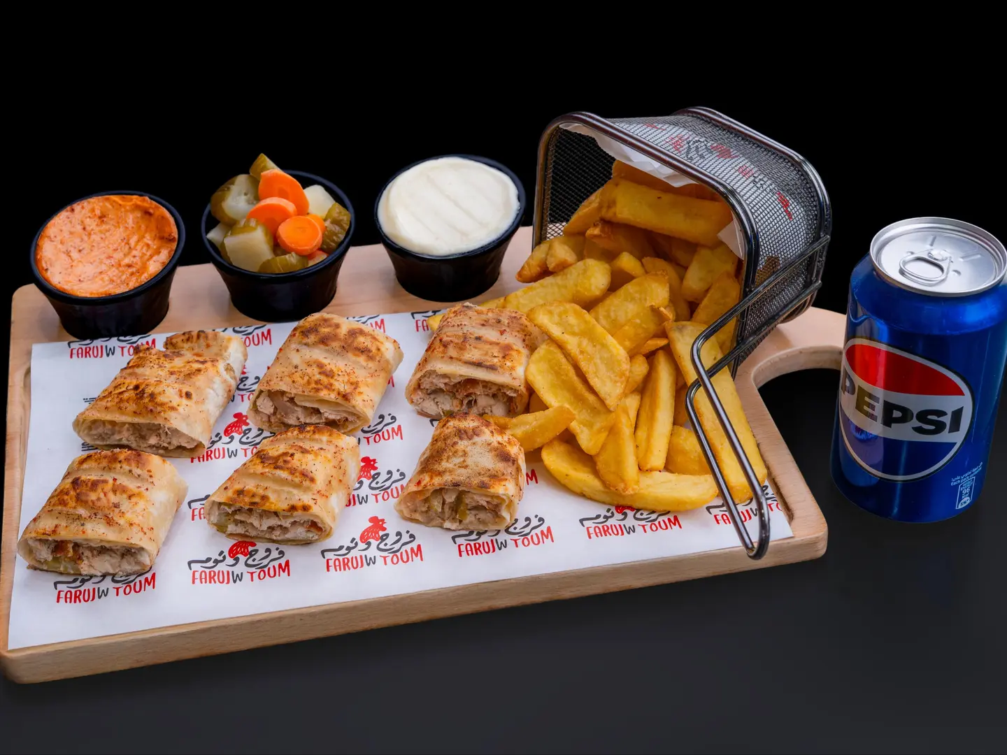 وجبة ساندوتش دجاج بخبز المرقوق