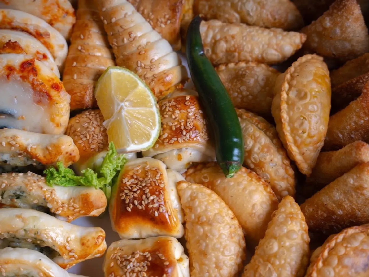 بوكس مشكل فطائر وسمبوسة - وسط