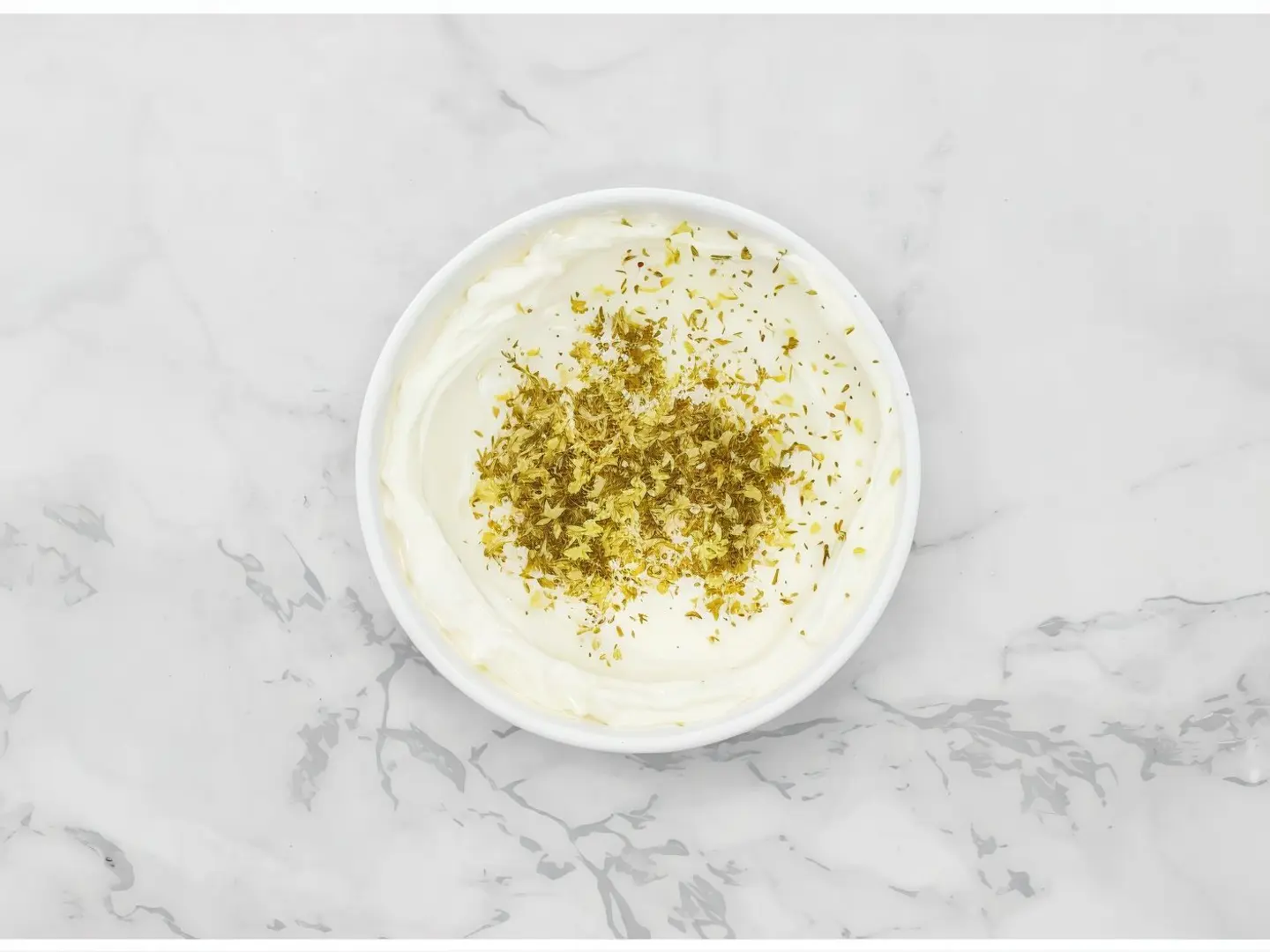 لبنه بالزعتر