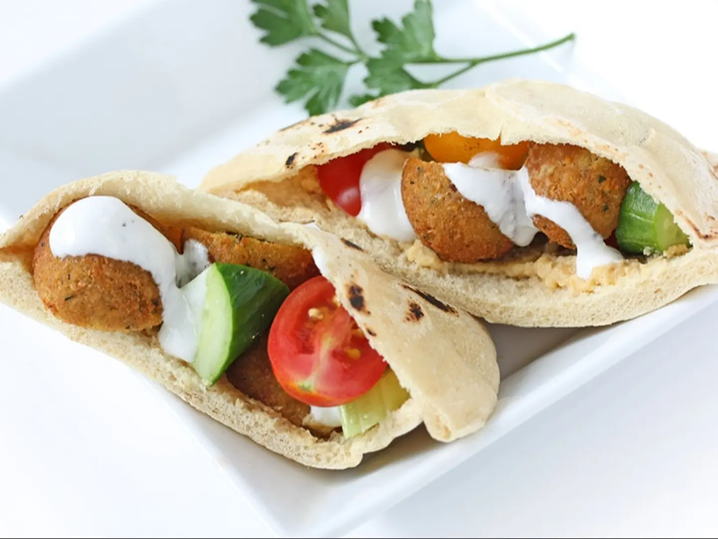 ساندوتش فلافل بالجبن