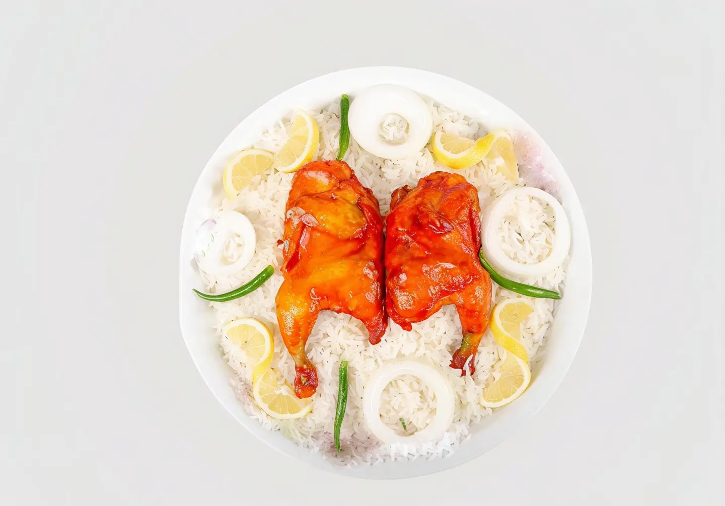 حبة دجاج مندي مع أرز بخاري وسط