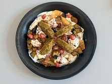 فته باذنجان مع الفلافل
