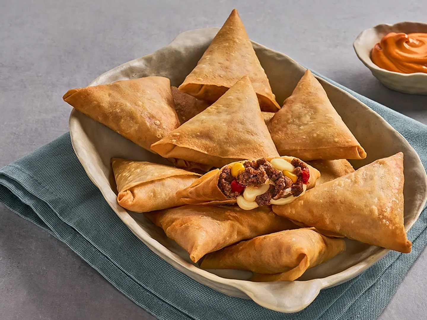 سمبوسه باللحمه