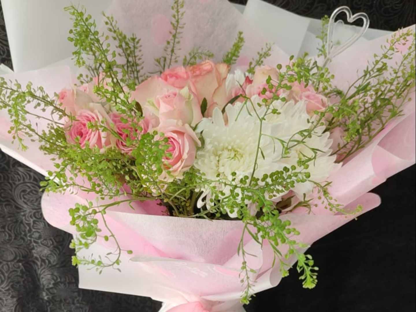 Stand Bouquet 8white Roses, 19 Purple Roses, 2lilium, Solidago,China Grass Sh19