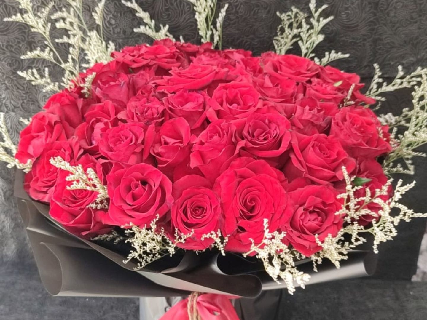 70 Red Roses With Limunia Sh6