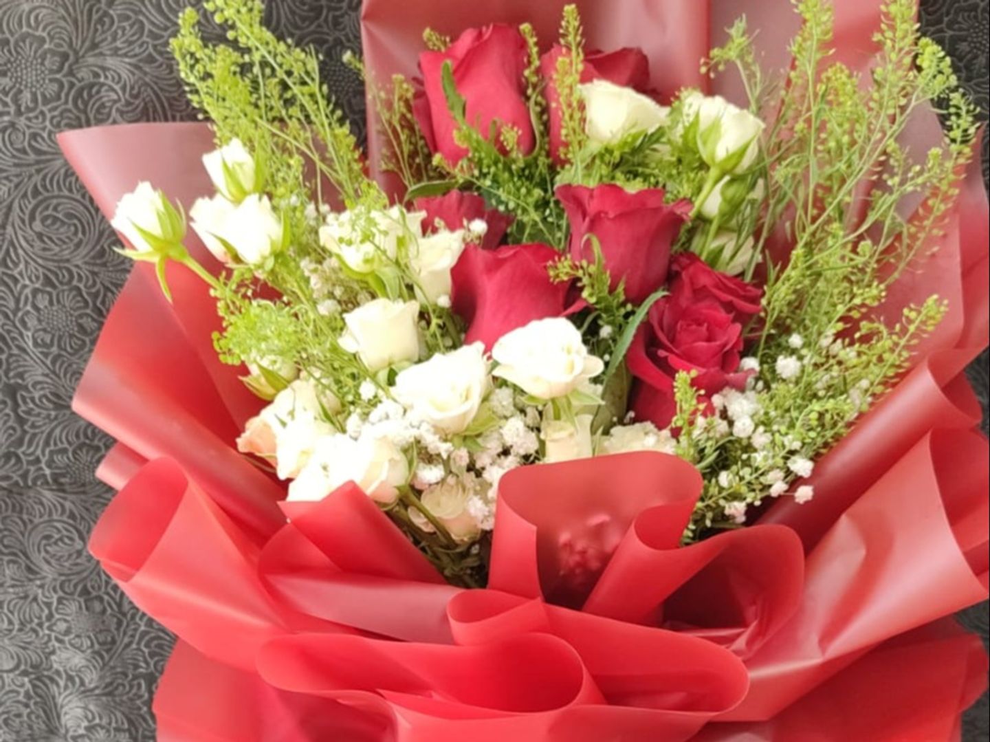 White Baby Roses , Red Roses Sh22