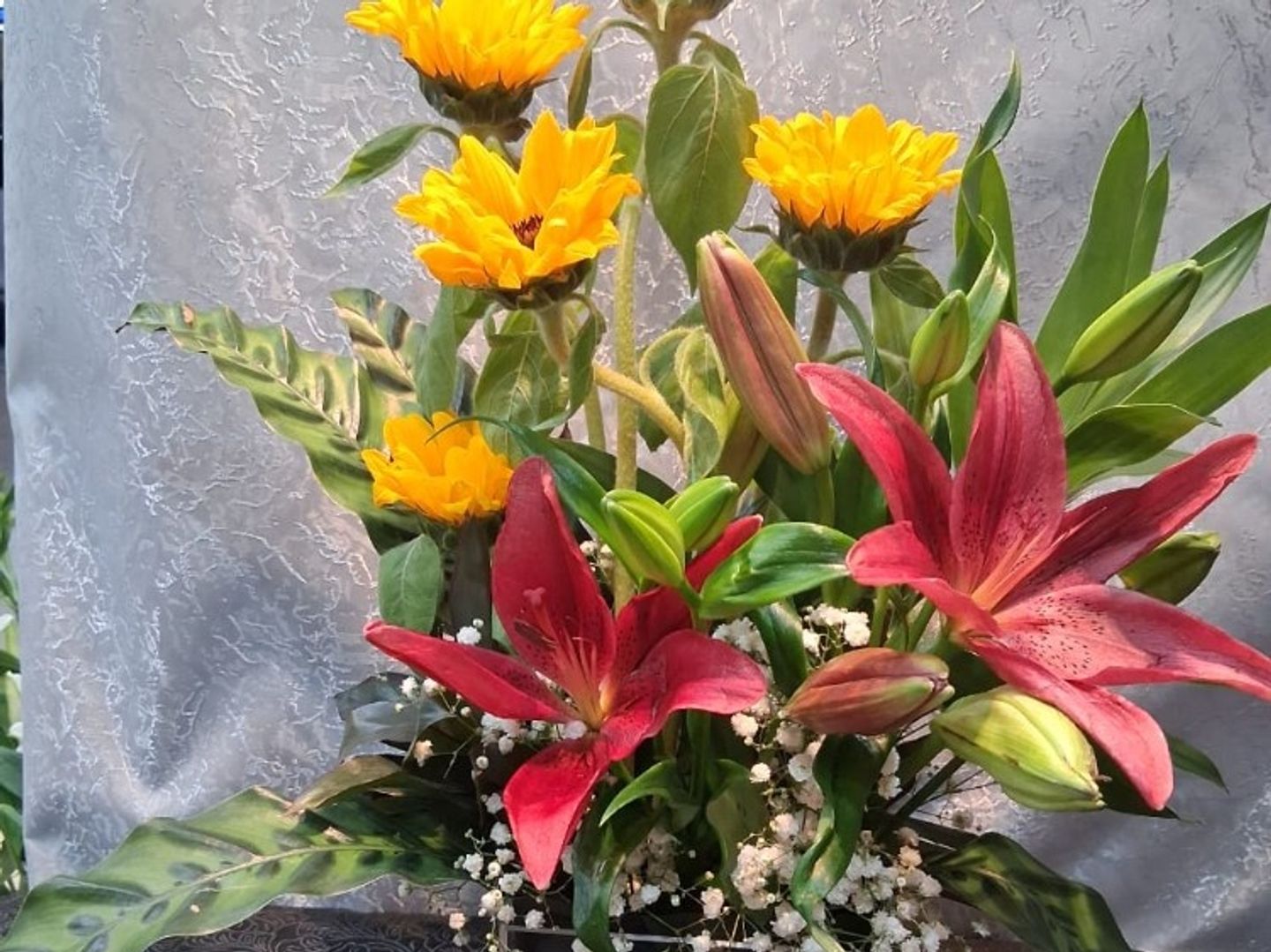 Big Vase: Red Lilium, Sunflowers & Green Leaves