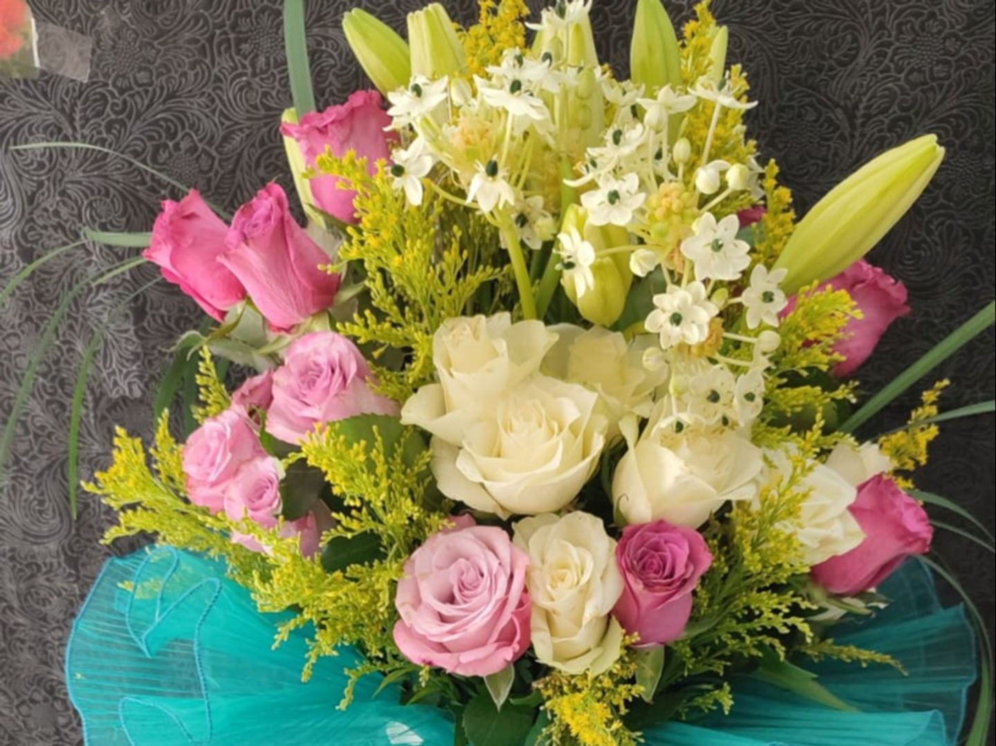 Mix White And Pink Rose , Stargazer, Lilium Stand Bouquet Sh11