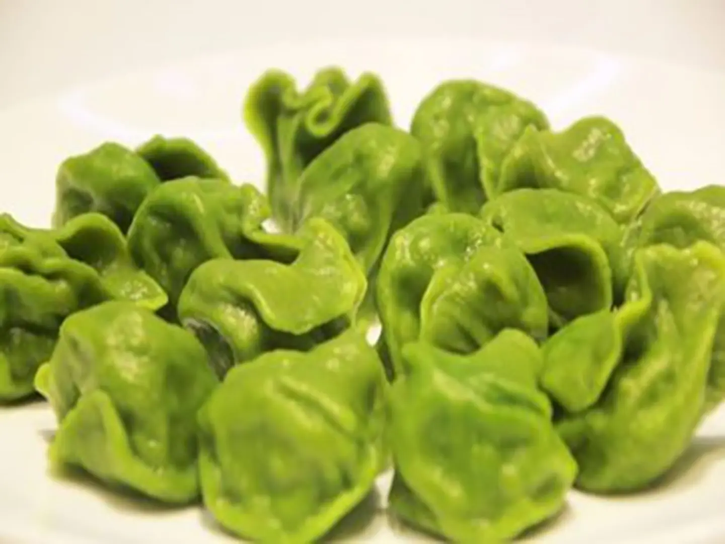 زلابية خضراء مصنوعة يدويًا