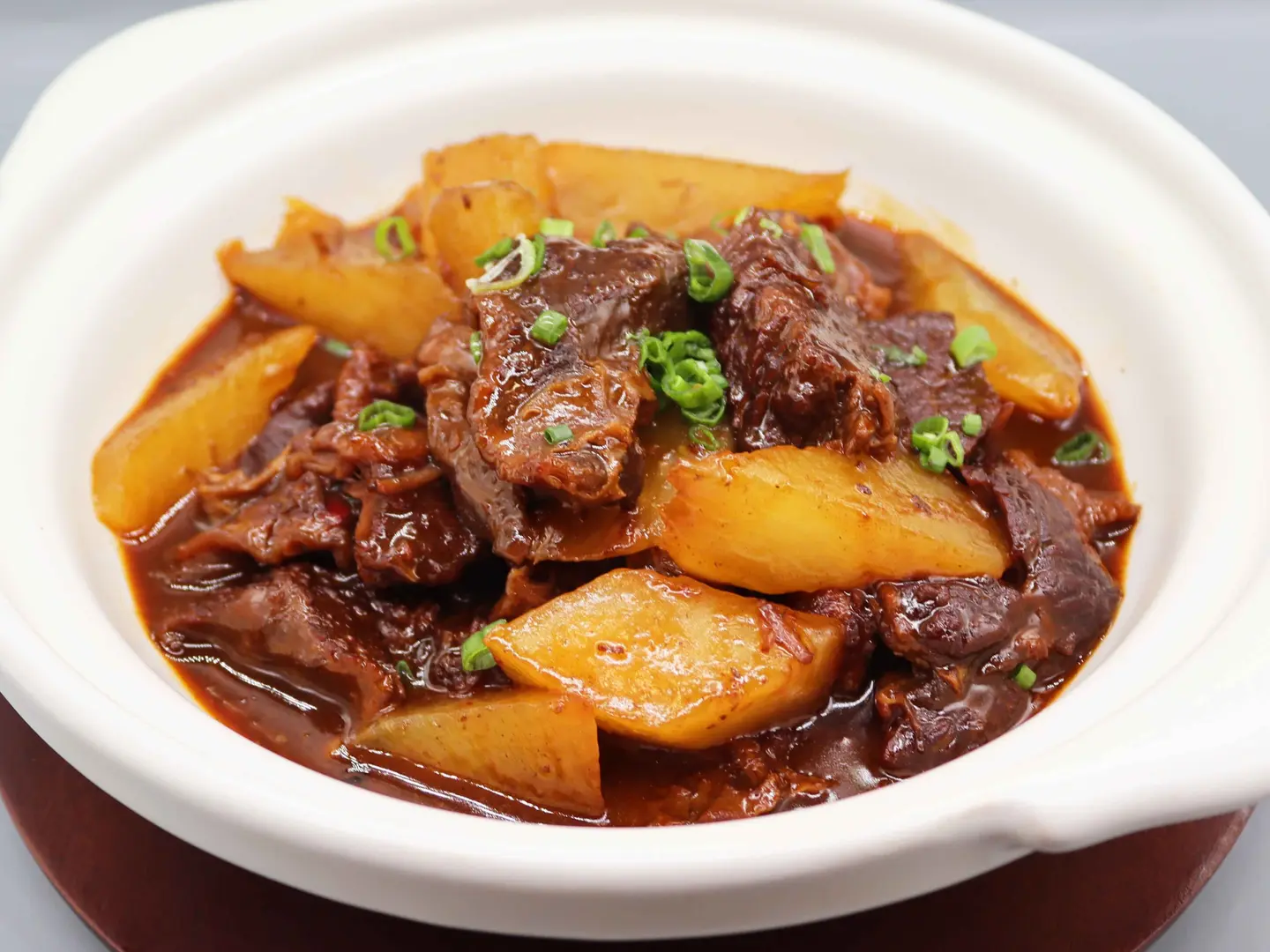 لحوم البقر المطهية مع الفجل