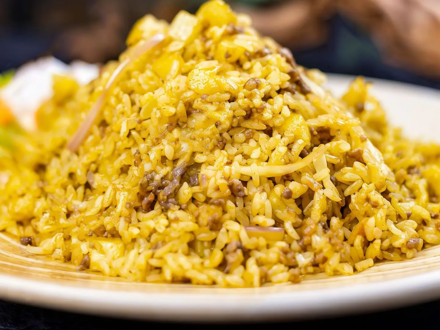 أرز مقلي بالكاري واللحم البقري