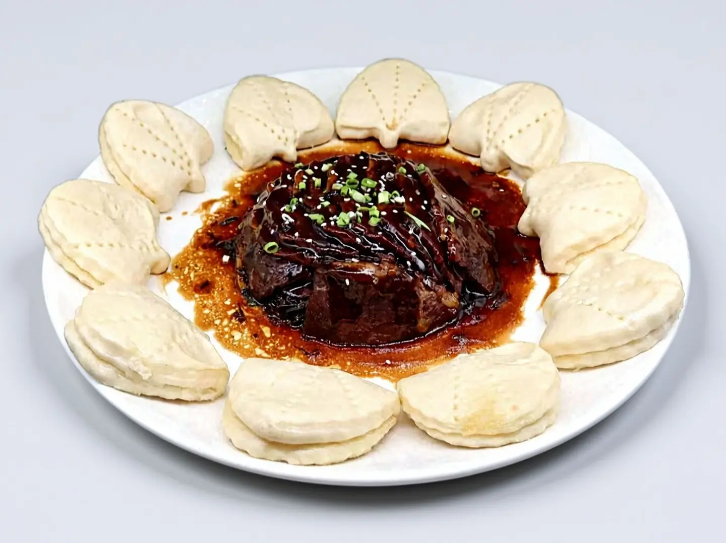 لحم بقري مطهو مع خضار محفوظة