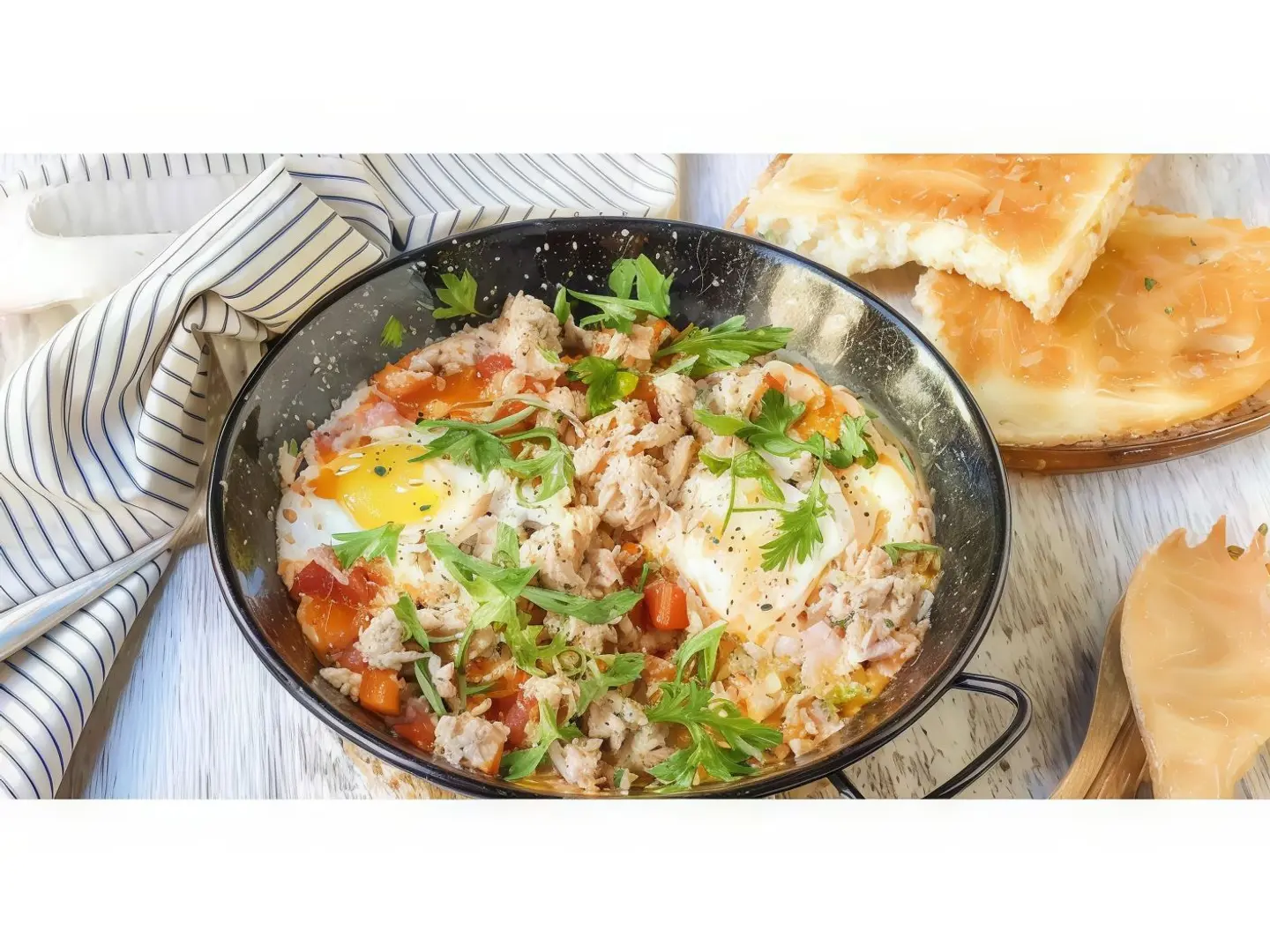 بيض مع التونه