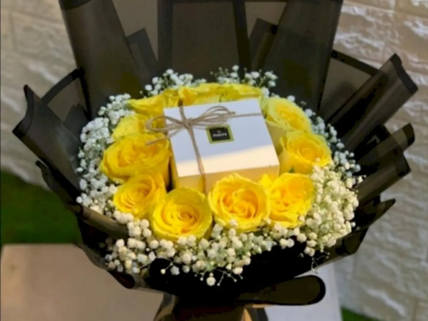 باتشي مع ورد طبيعي